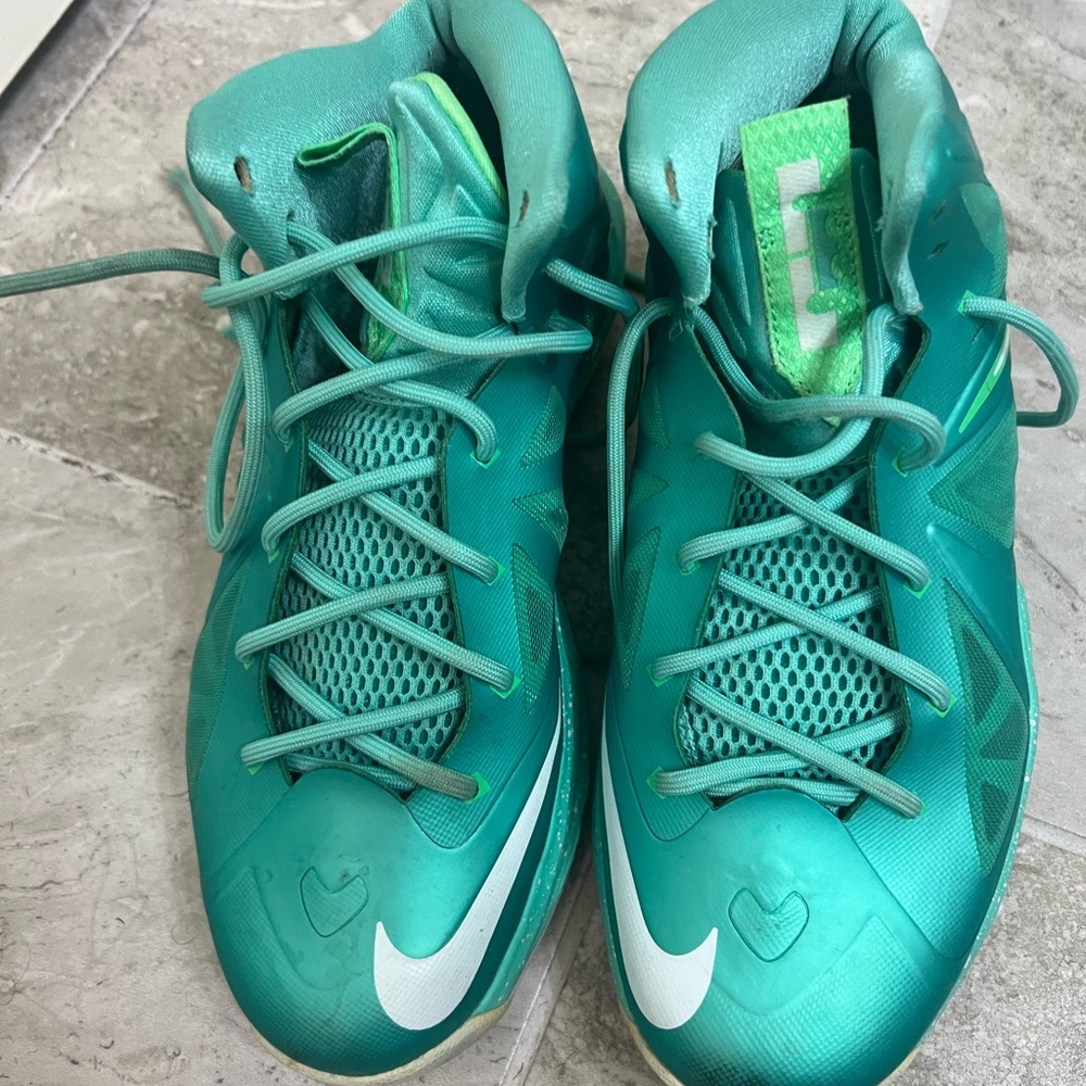 Nike Air Max Lebron Easter Sneakers Sz 7Y=womens 8.5 or men’s 7